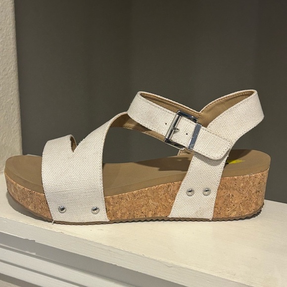 Volatile Women’s Biloxi Ivory/Tan Wedge Strap Sandals Size 11 PV118 Ivory NIB - Picture 4 of 10